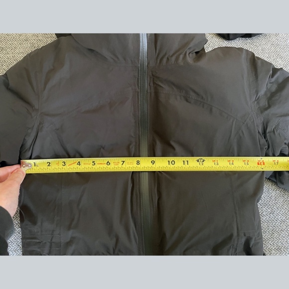 Beautiful Lululemon Down Puffer - Picture 4 of 11